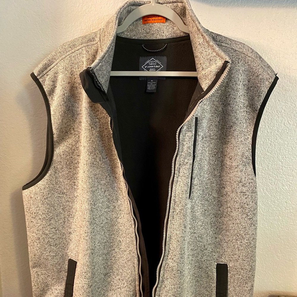 St John’s Bay Windproof & Water Resistant Vest - Picture 2 of 4